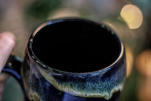 Load image into Gallery viewer, 23-D Mossy Grotto Notched Gourd Mug, 24 oz.