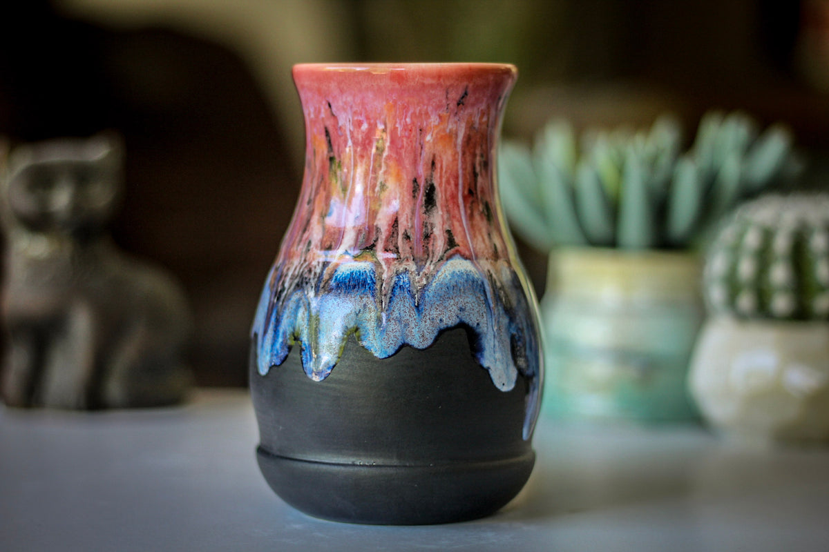 05-D Coral Meadow Barely Flared Acorn Mug, 20 oz.