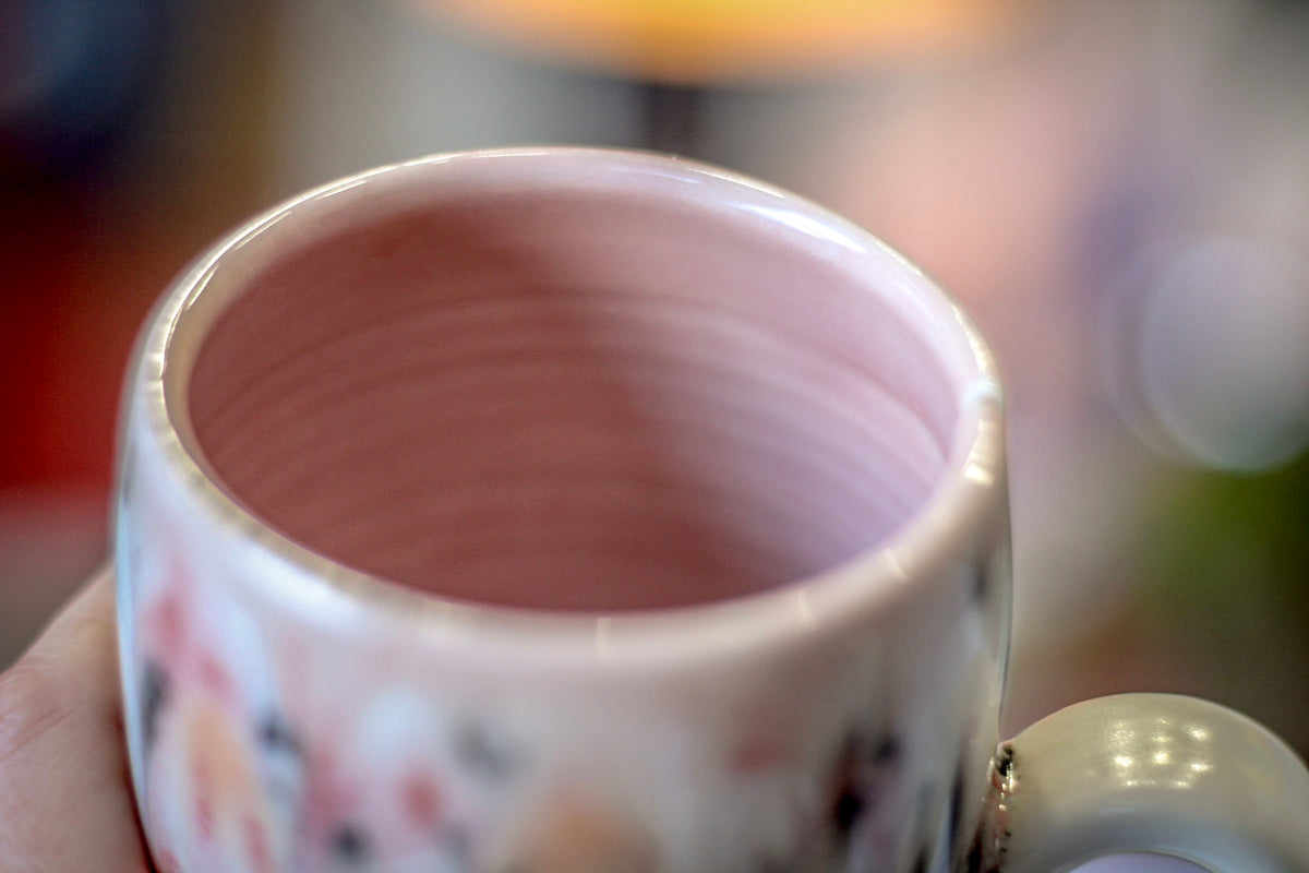 04-D Granny's Lace Notched Gourd Mug, 20 oz.