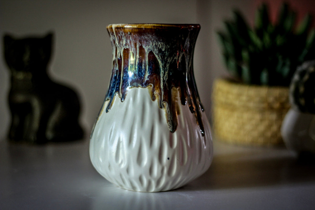 06-D New Wave Barely Flared Notched Textured Mug - MINOR MISFIT, 19 oz. - 10% off