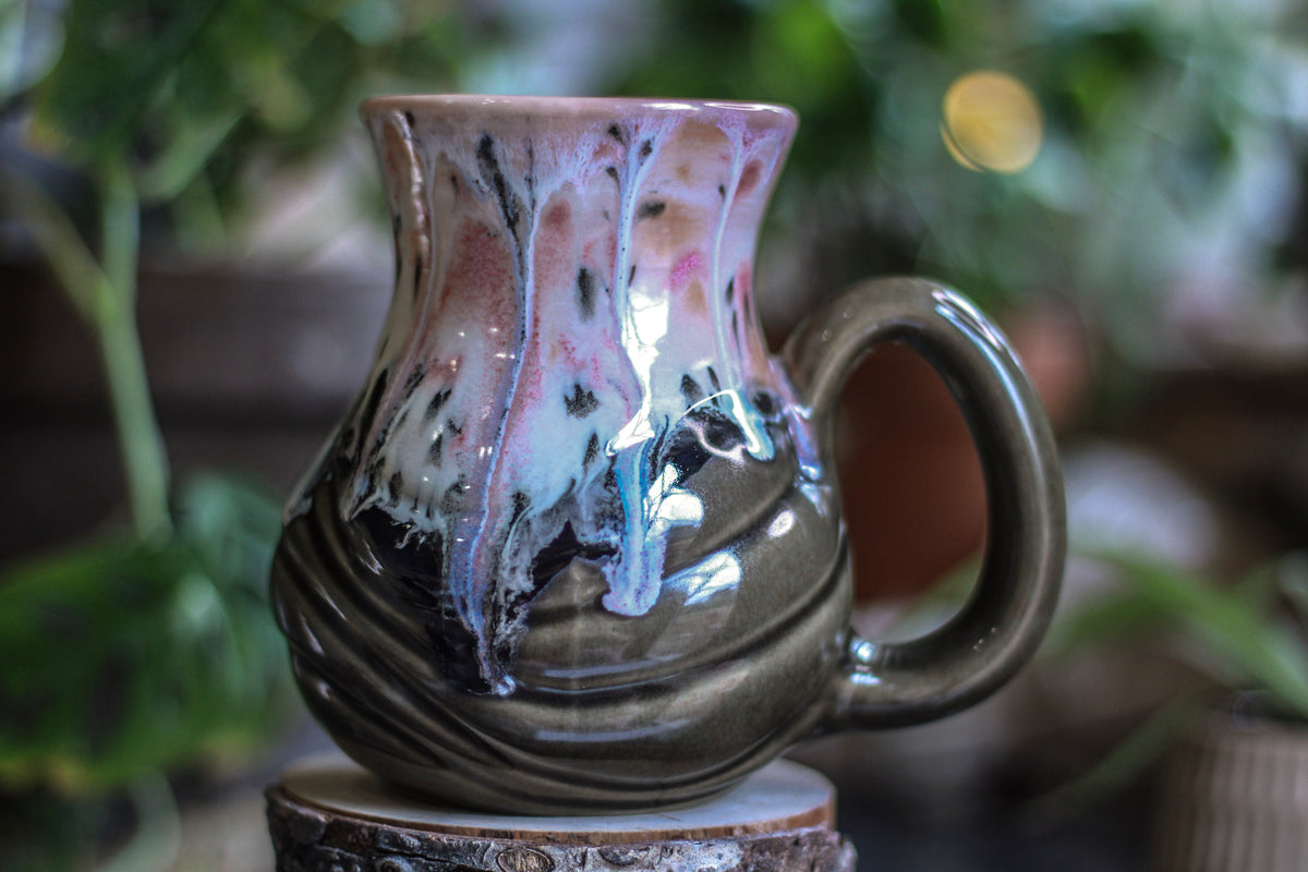 04-D Granny's Lace Flared Textured Mug - 22 oz.