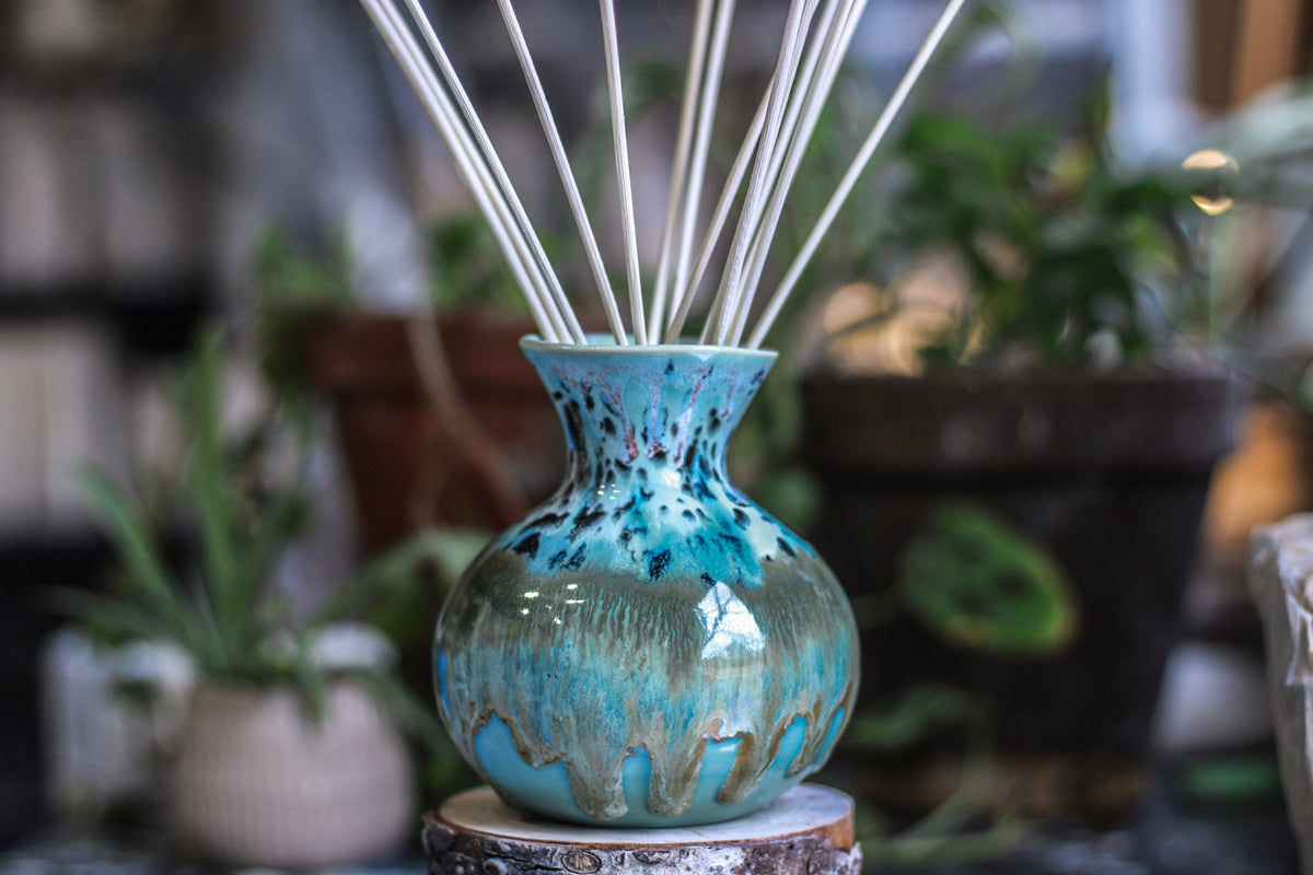 05-B Champlain Falls Oil Diffuser/Vase - MINOR MISFIT, 16 oz. - 10% off