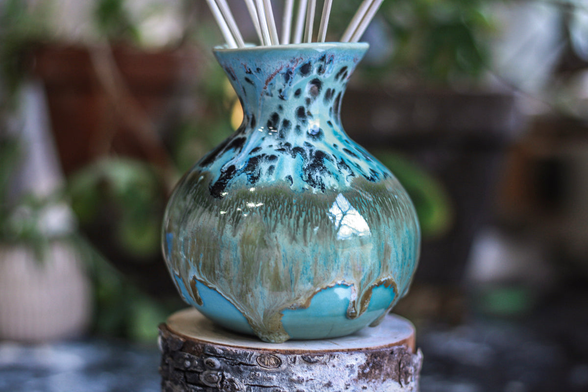 05-B Champlain Falls Oil Diffuser/Vase - MINOR MISFIT, 16 oz. - 10% off