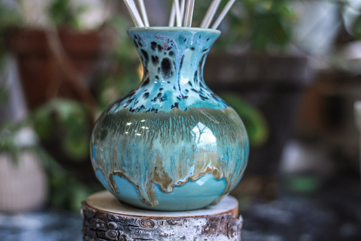 05-B Champlain Falls Oil Diffuser/Vase - MINOR MISFIT, 16 oz. - 10% off
