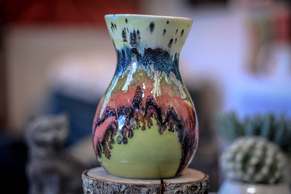 05-A Grotto PROTOTYPE Notched Flared Mug, 18 oz.