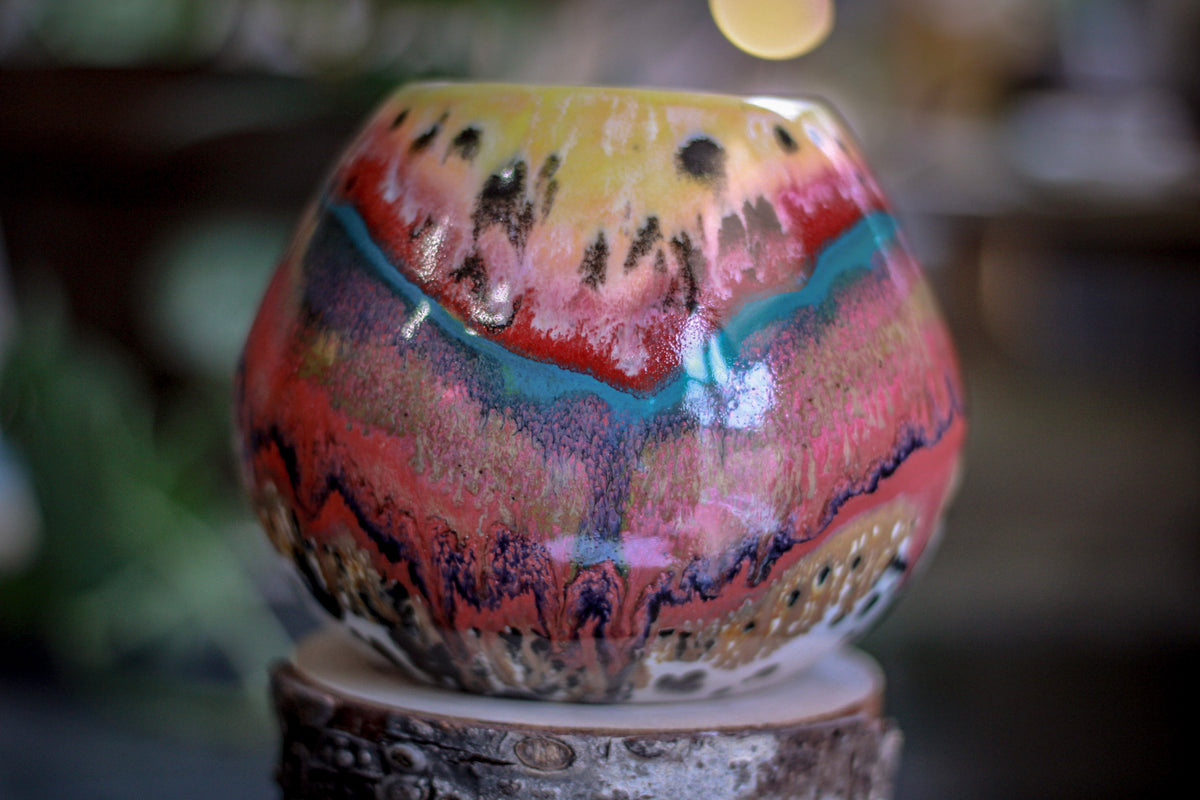 05-B Desert Rainbow Round Vase, 25 oz.