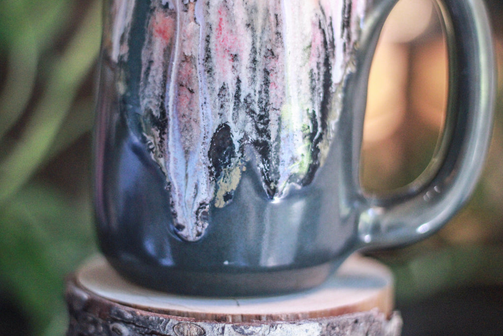 05-D Granny's Lace Variation Mug, 23 oz.