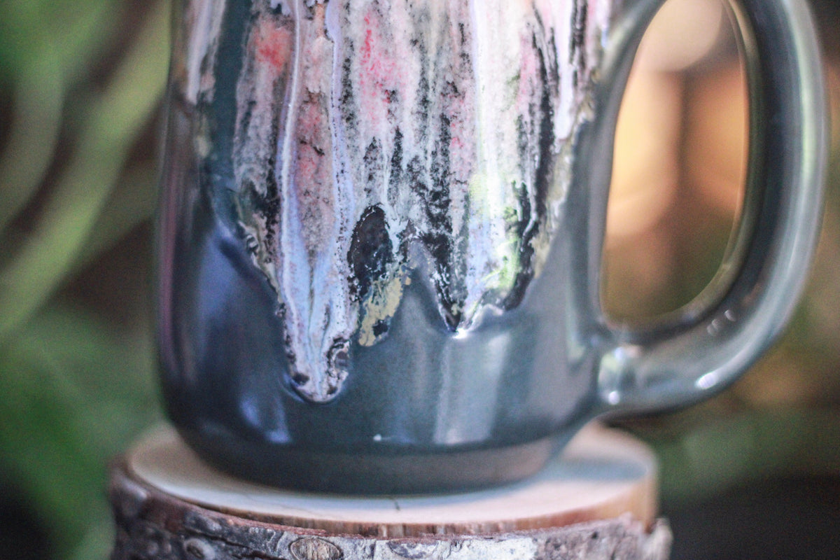 05-D Granny's Lace Variation Mug, 23 oz.