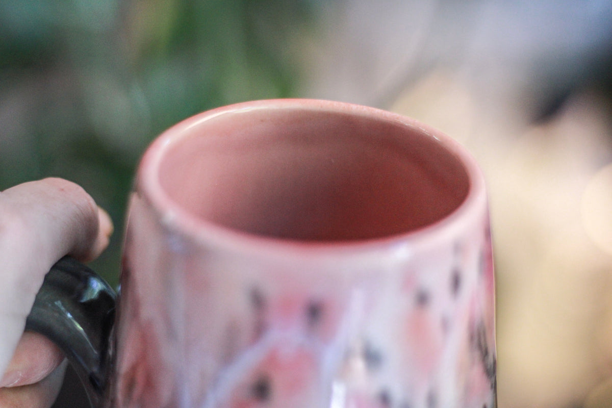 05-D Granny's Lace Variation Mug, 23 oz.