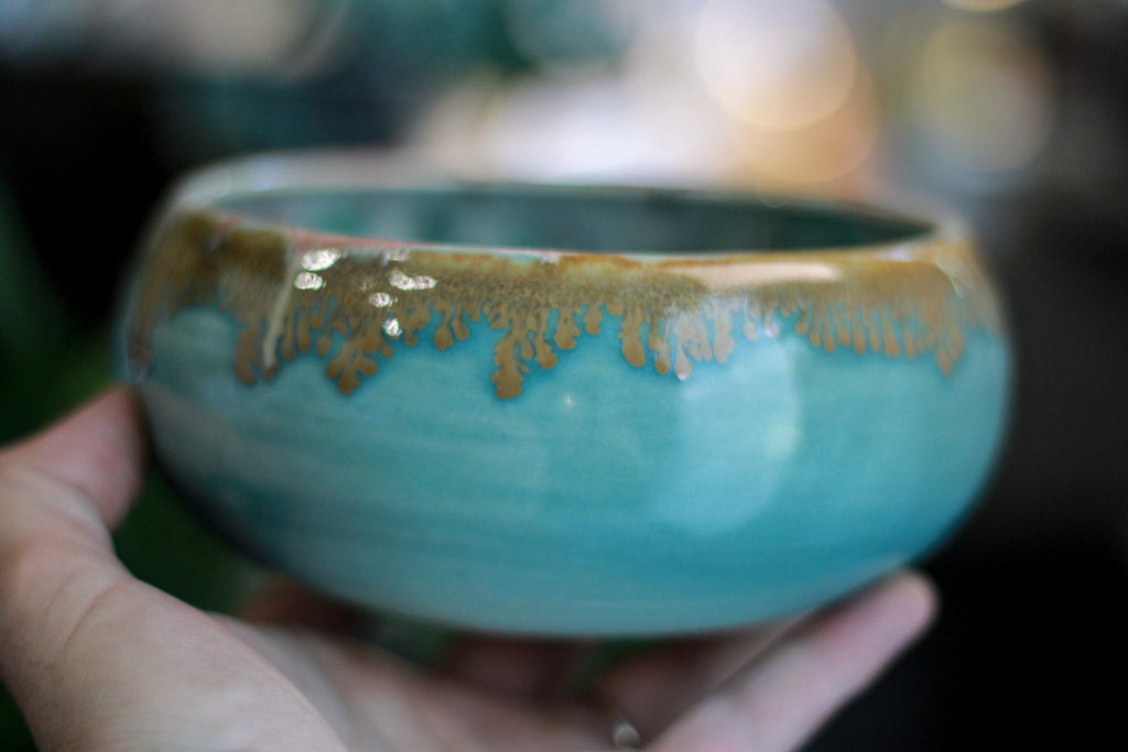 07-C Champlain Falls 'Eye' Bowl, 18 oz.