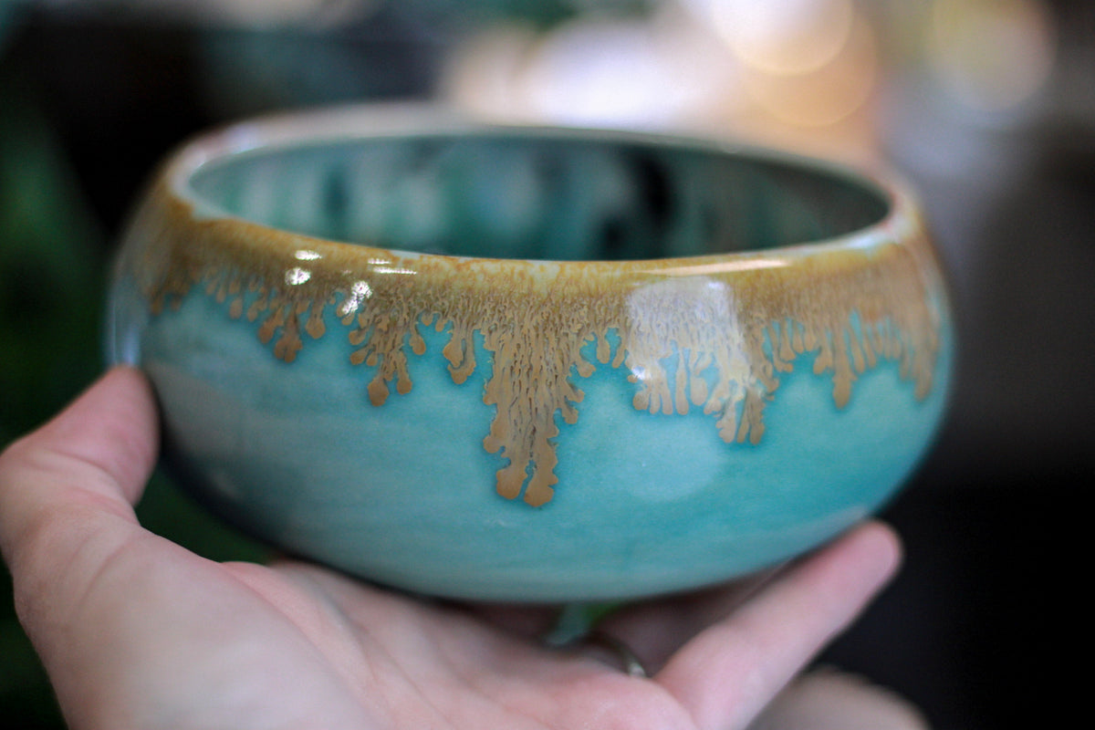 07-C Champlain Falls 'Eye' Bowl, 18 oz.