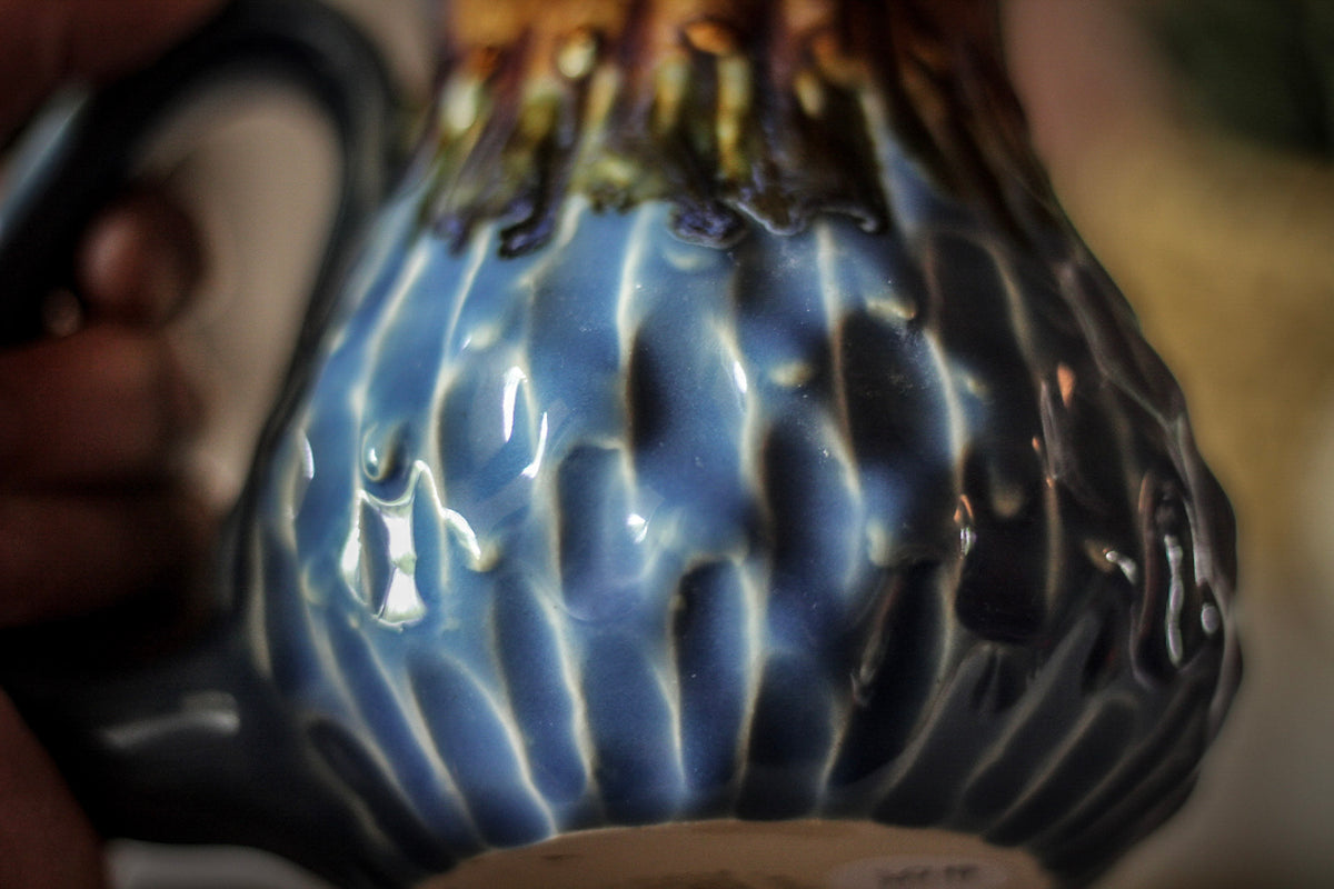 09-D Arctic Wave Textured Mug, 17 oz.