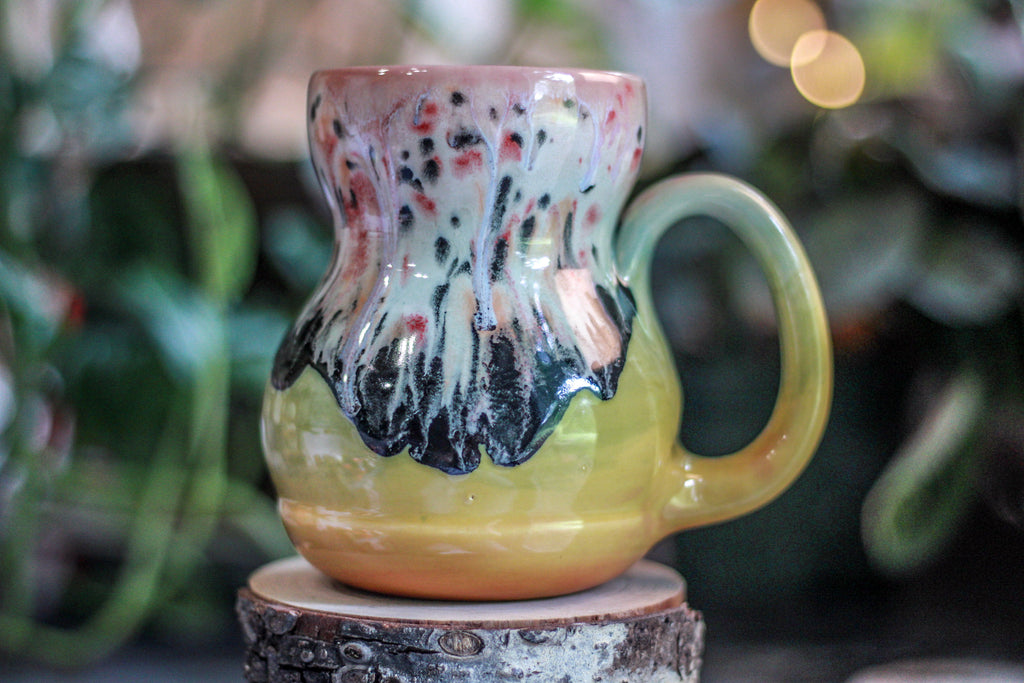 08-C Granny's Rainbow Lace Gourd Acorn Mug, 20 oz.