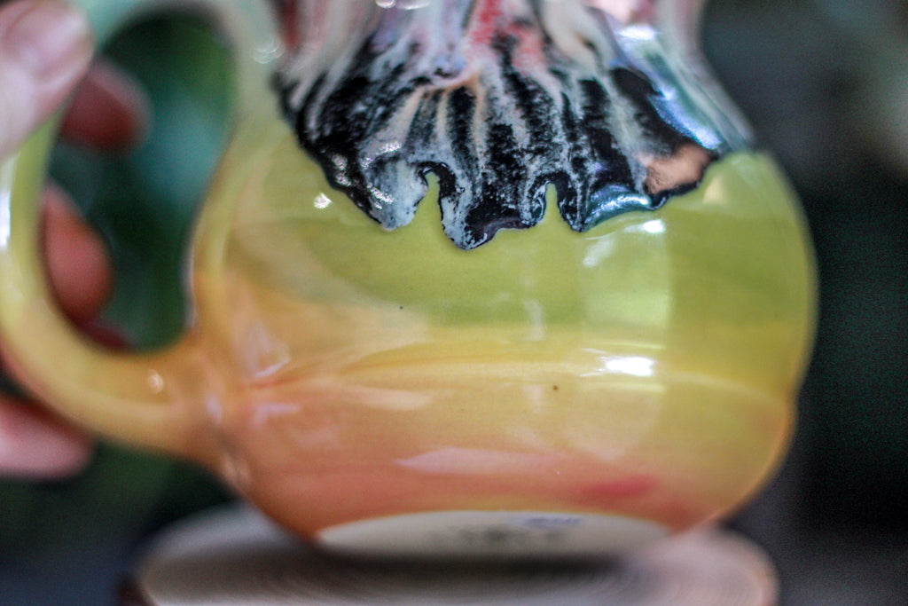 08-C Granny's Rainbow Lace Gourd Acorn Mug, 20 oz.