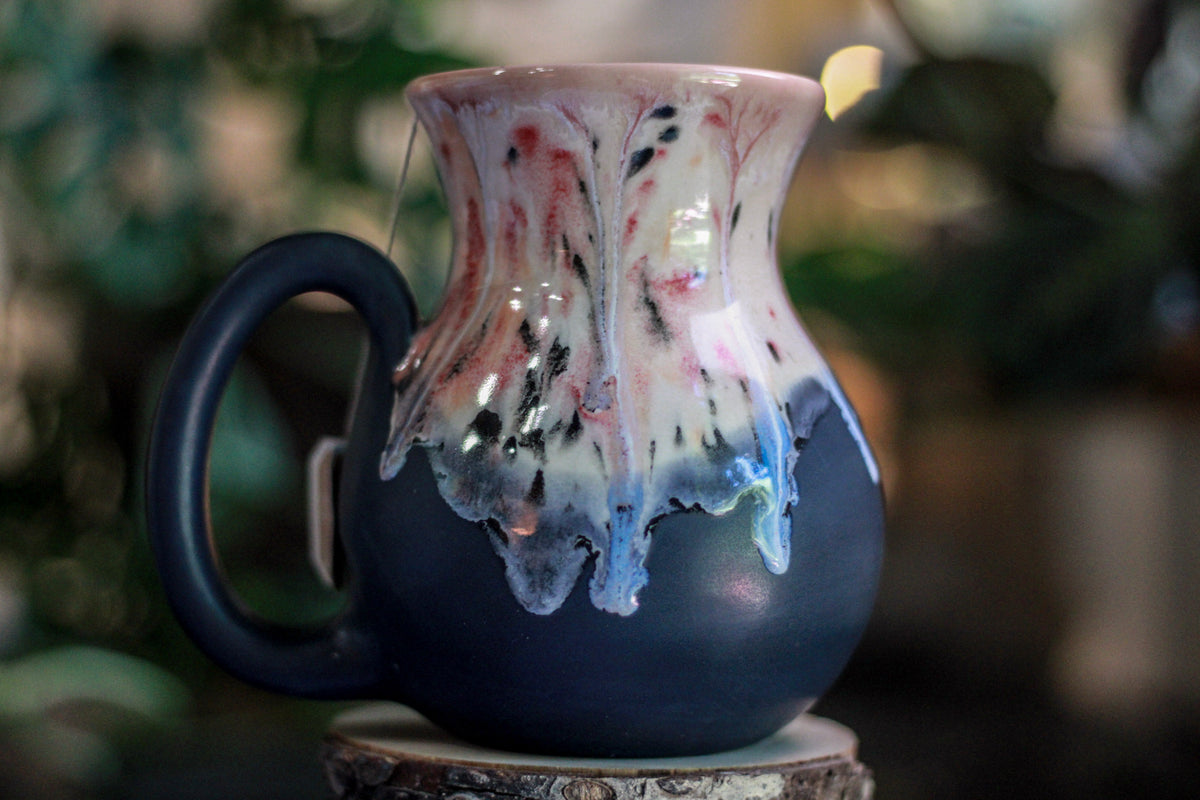 08-D Granny's Lace Flared Notched Mug - MINOR MISFIT, 23 oz. - 10% off