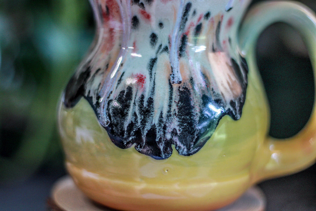 08-C Granny's Rainbow Lace Gourd Acorn Mug, 20 oz.