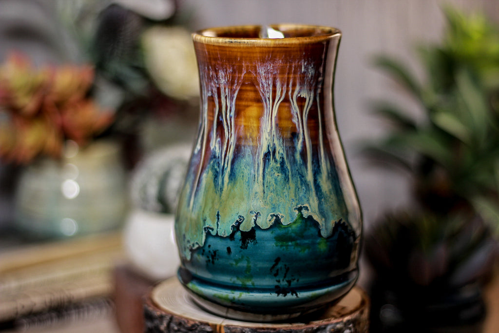 09-C New Wave Barely Flared Notched Acorn Mug TOP SHELF, 17 oz.